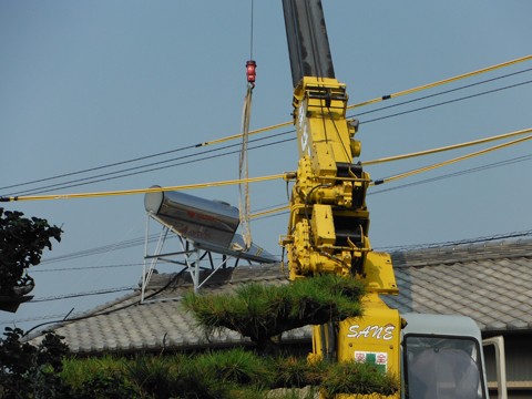 温水器撤去（クレーン使用）