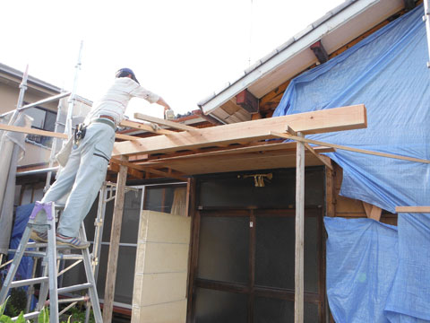 玄関ポーチ　屋根造作